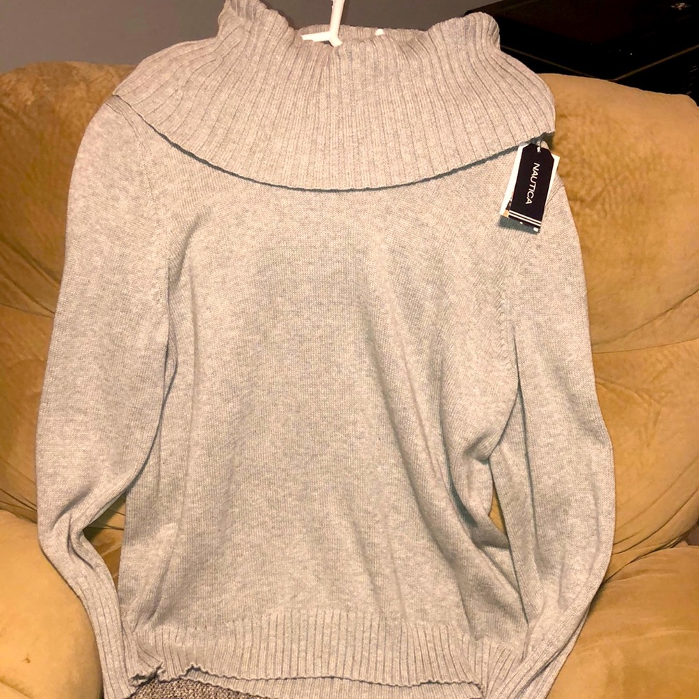 turtle neck gray sweatshirt